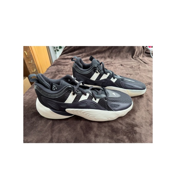 Adidas Men's Black and White Sneakers size 11.5
